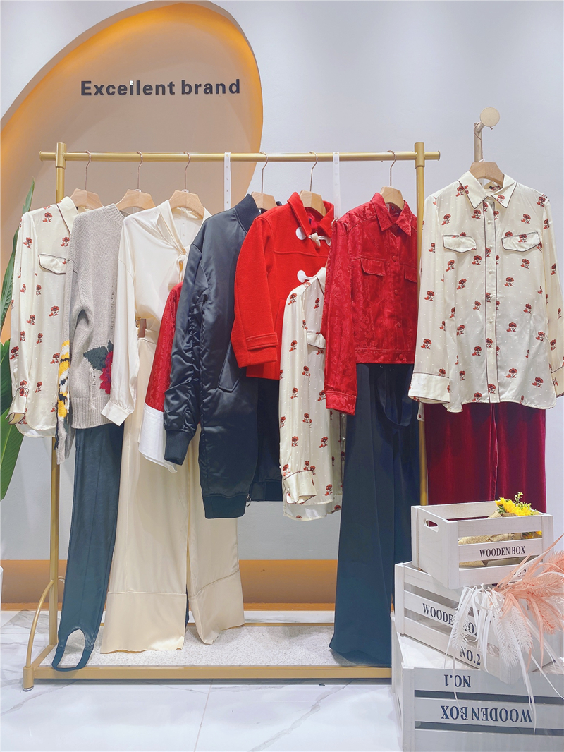 品牌折扣女装批发货源多不多去哪里拿货好 - 广州三杰服饰公司_品牌折扣女装批发,品牌女装尾货批发,品牌折扣女装走份批发,品牌尾货女装批发,三杰 ...